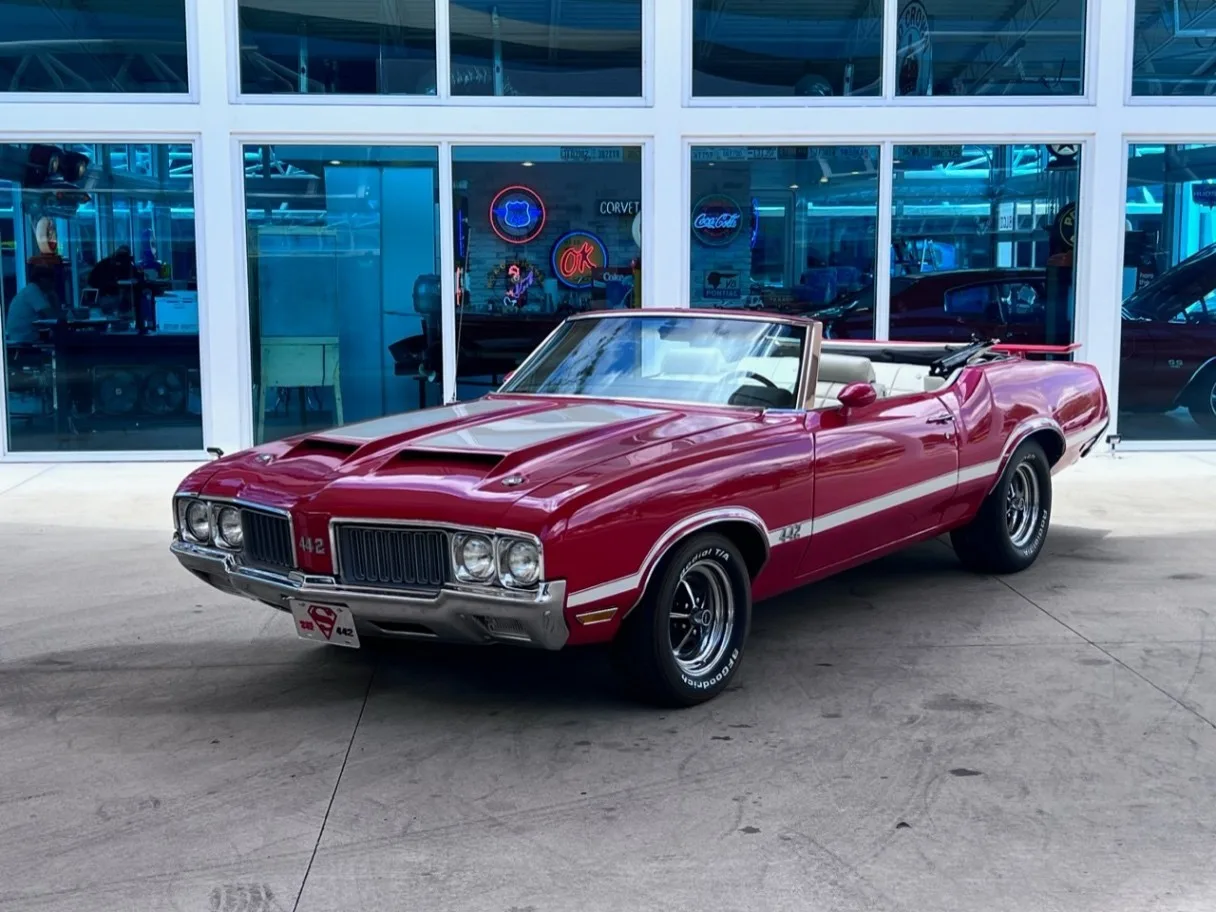 1970 Oldsmobile Cutlass 442 Red&White